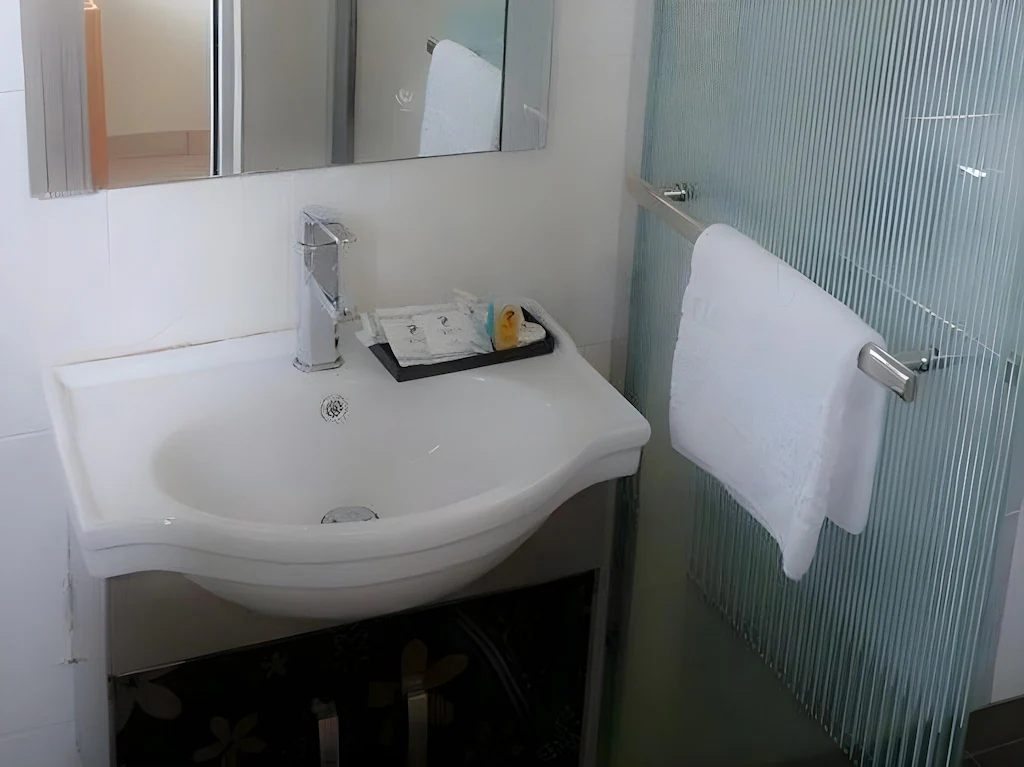 https://ibook.com.my/storage/18371/bathroom.jpg