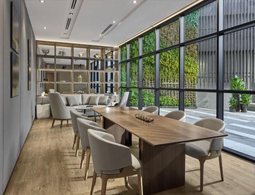 Bar or lounge