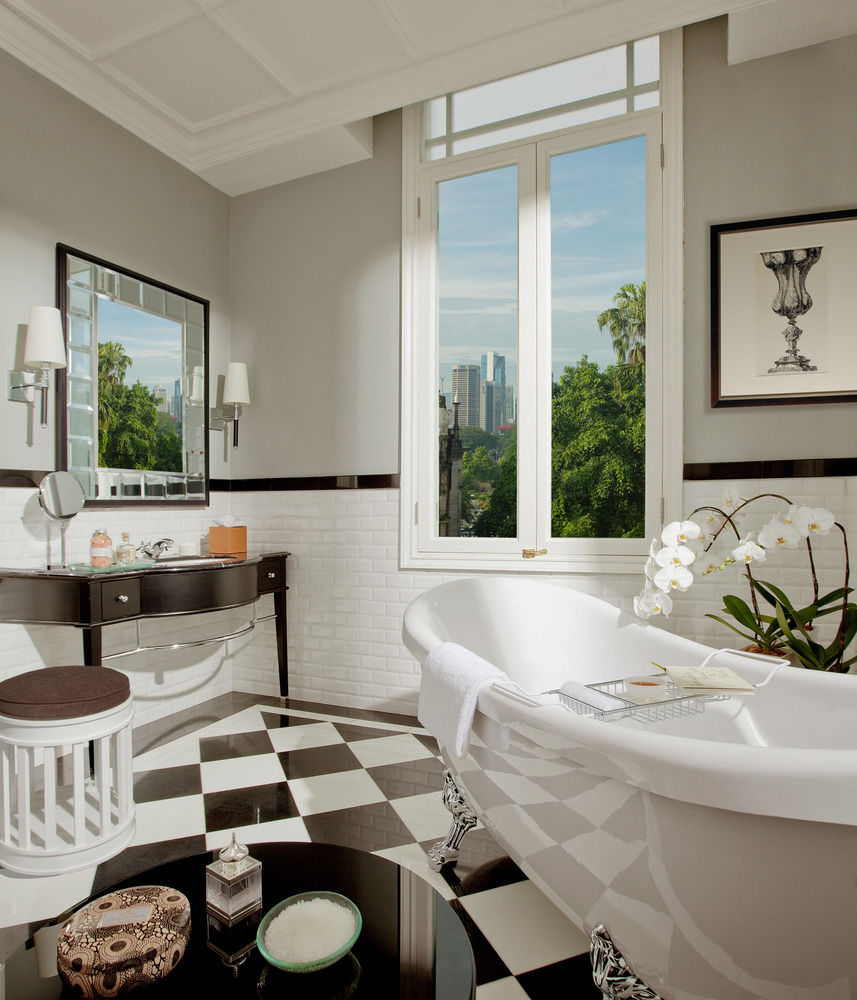 Deep Soaking Bathtub
