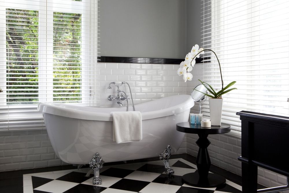 Deep Soaking Bathtub