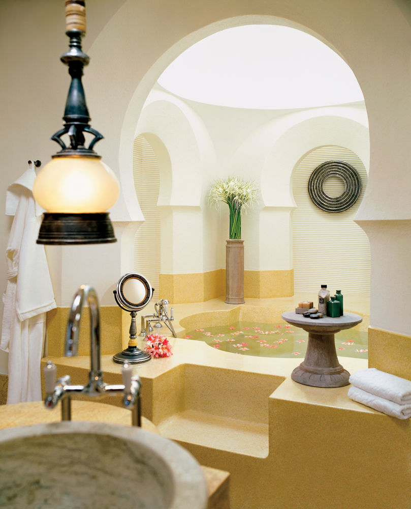 Deep Soaking Bathtub