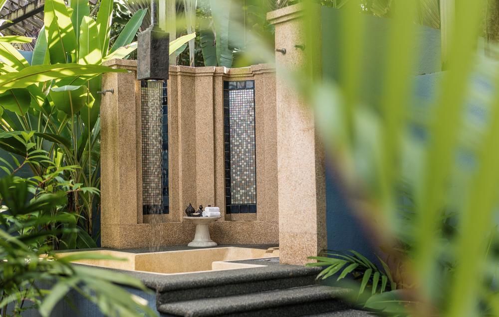 Deep Soaking Bathtub