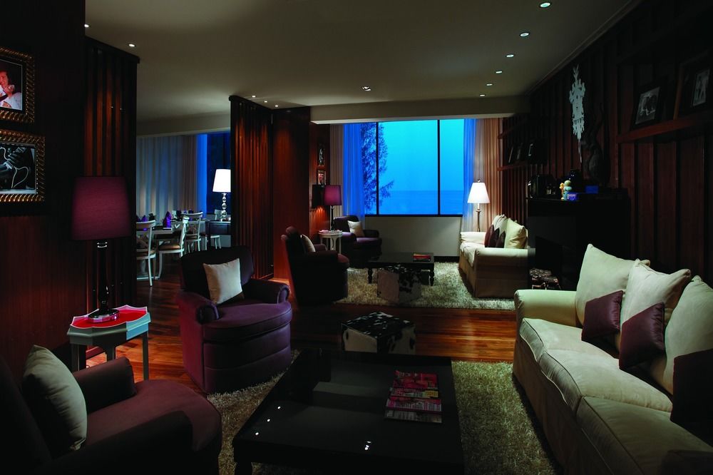 Executive Lounge